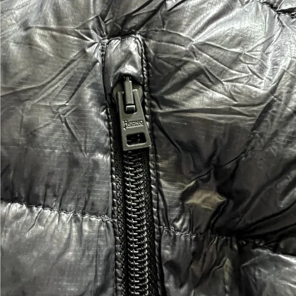 HERNO Ultralight Engineering 7 Den Down
Puffer Jacket- BLACK Size: Below - Picture 5 of 5